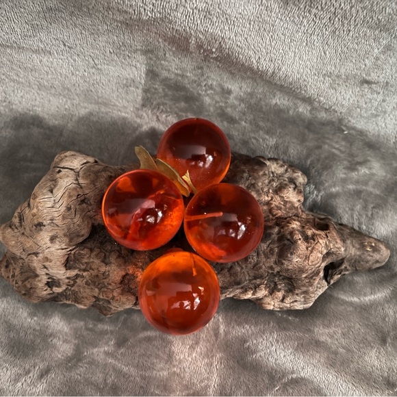 Lucite Acrylic Grape Cluster Orange Amber On Drift Wood Table Art Vintage Retro - Picture 6 of 9